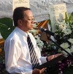 陈清顺校长宣读公祭文