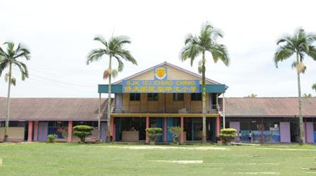 （柔佛兴楼侨庆华小，1932年创校。&ldquo;侨庆&rdquo;，即&ldquo;共建侨教，同申庆幸&rdquo;） 照片来源：学校侨庆华小网站