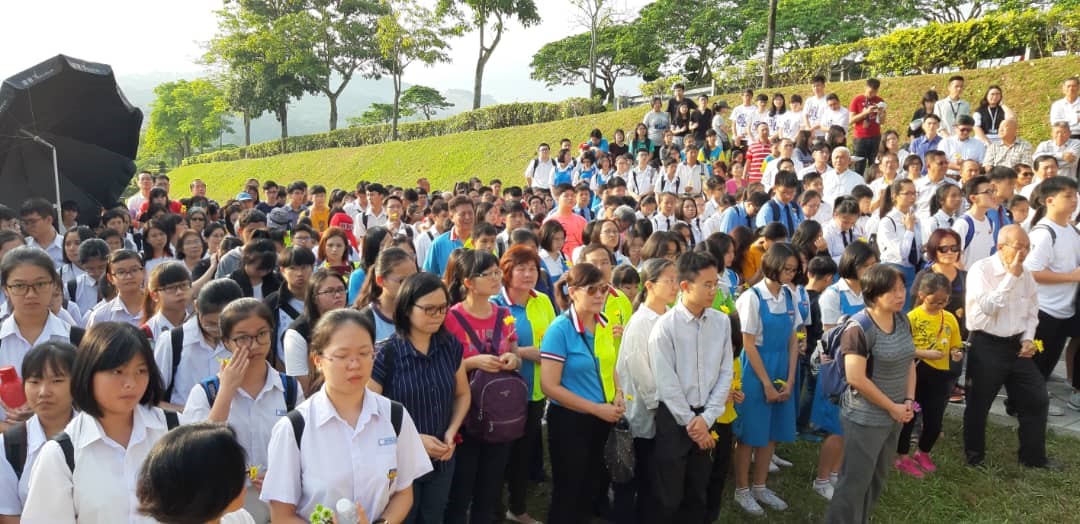 向沈老献花致敬～沈慕羽逝世10周年公祭