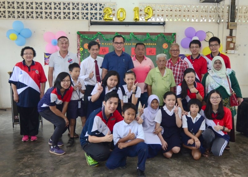 新廊华小即将迁校．巫裔毕业生唱最后骊歌