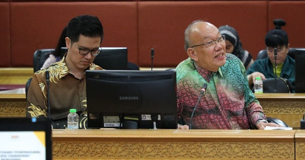 教育部长针对《四十圣训》课题与非政府组织代表会谈