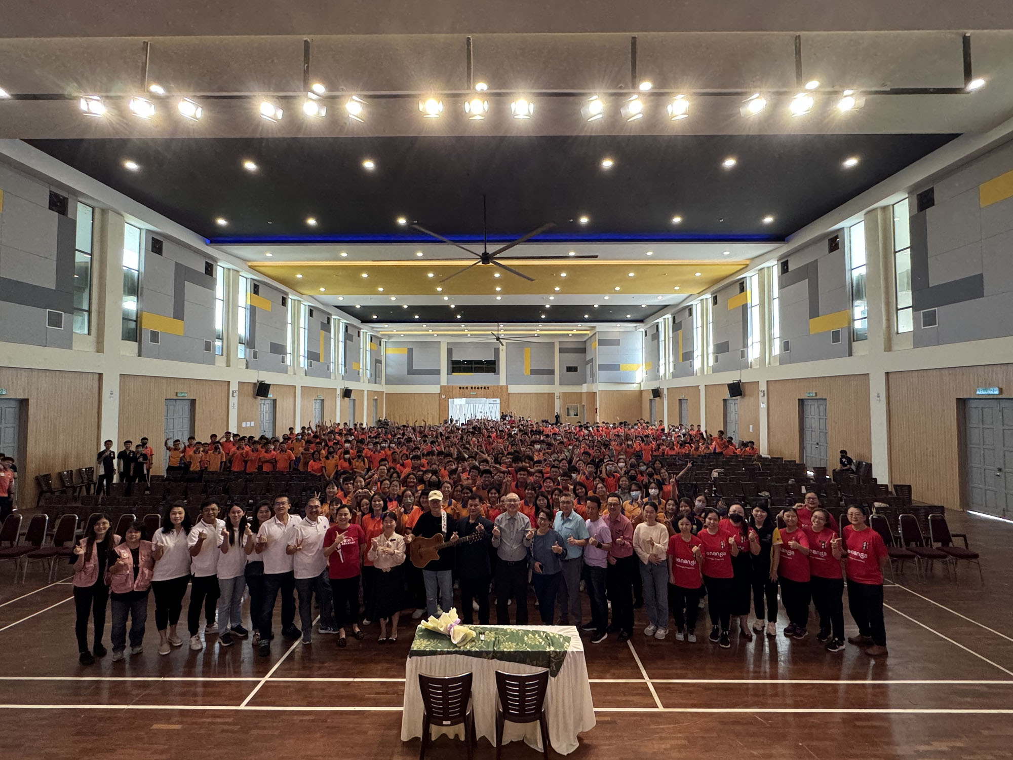 本年度收官场“2024年周金亮唱说华教歌曲”校园分享会